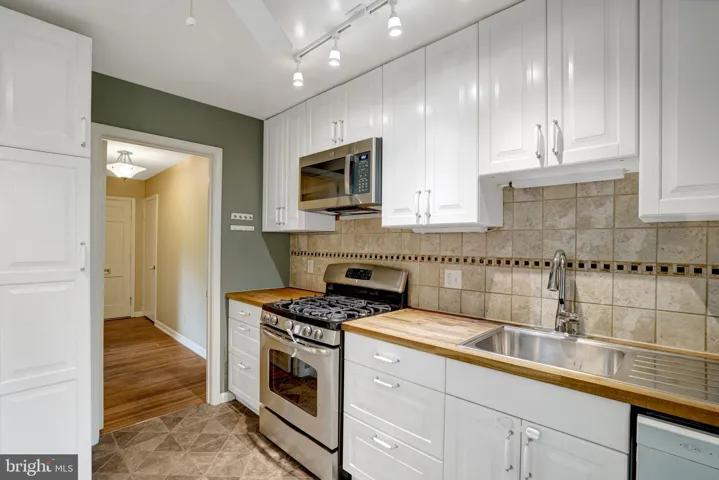 821 N Latham Street, Alexandria, VA 22304