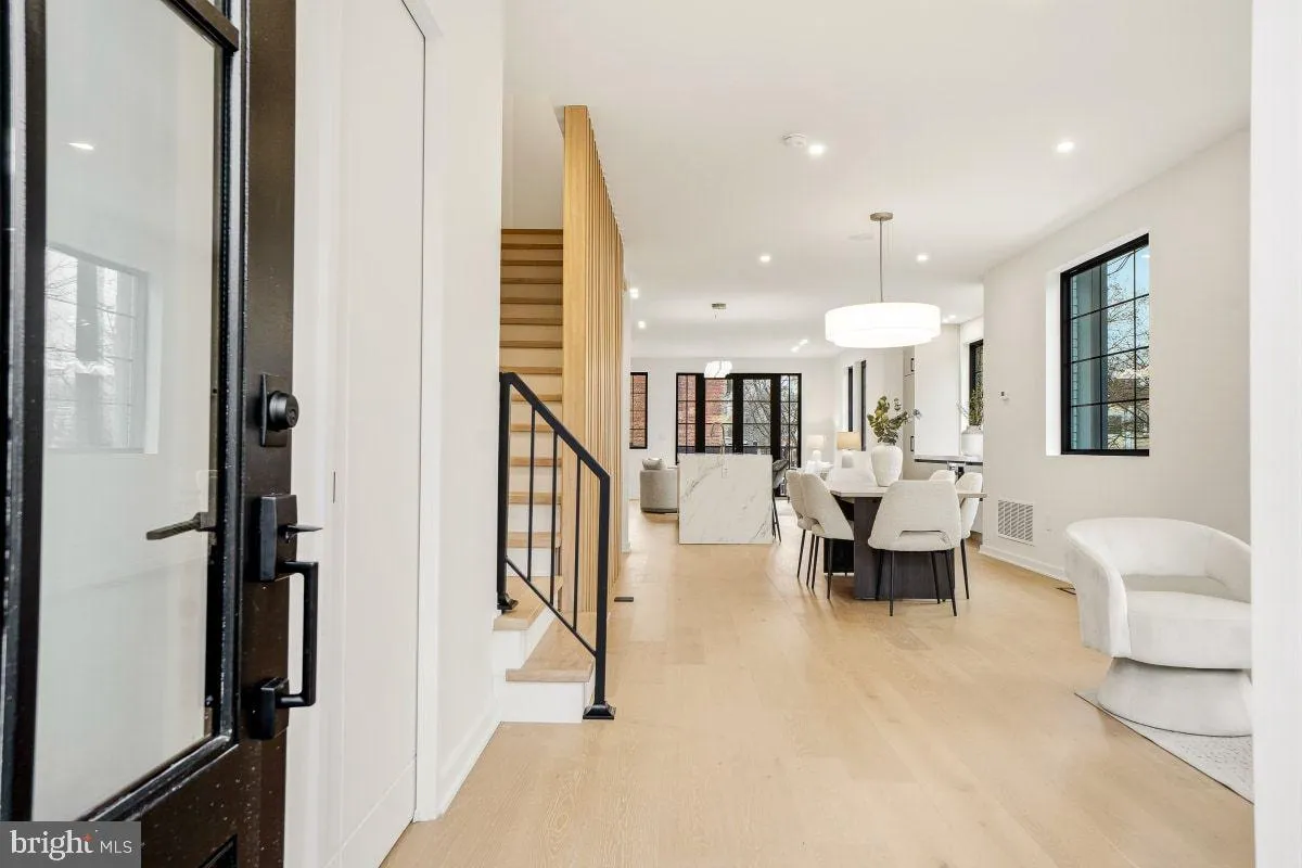 3554 T STREET, Washington, DC 20007