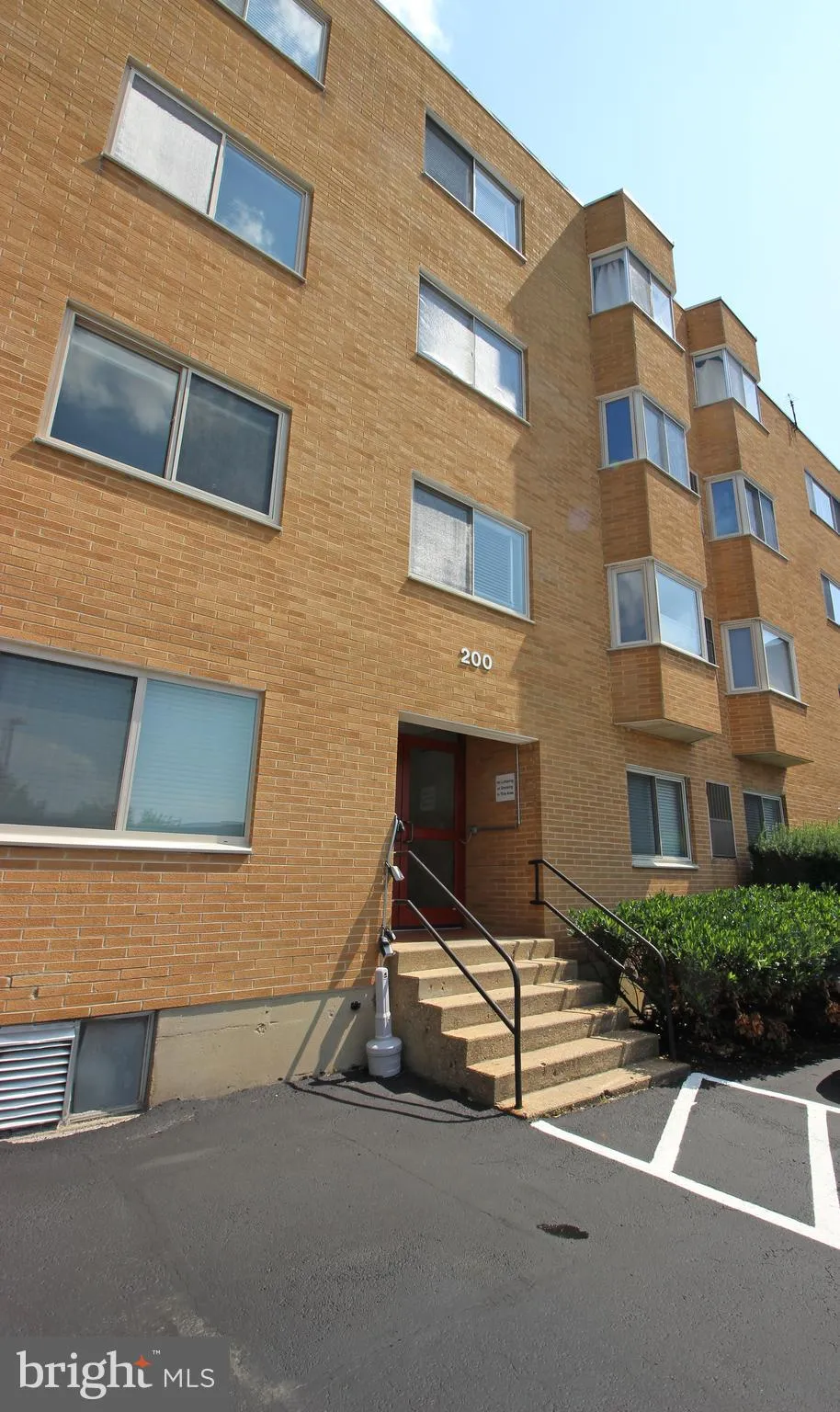 200 LOCUST STREET, Vienna, VA 22180
