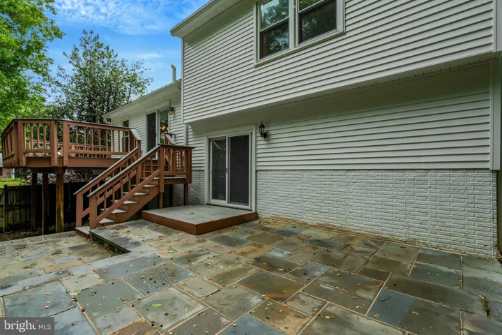 8304 Lindside Way, Springfield, VA 22153