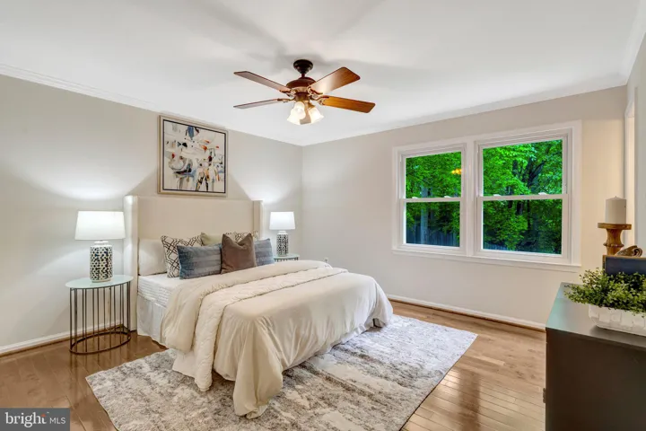 8304 Lindside Way, Springfield, VA 22153