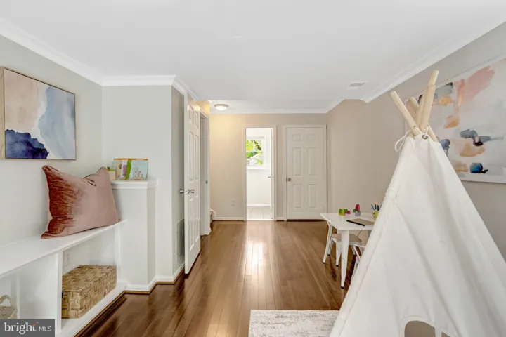 8304 Lindside Way, Springfield, VA 22153