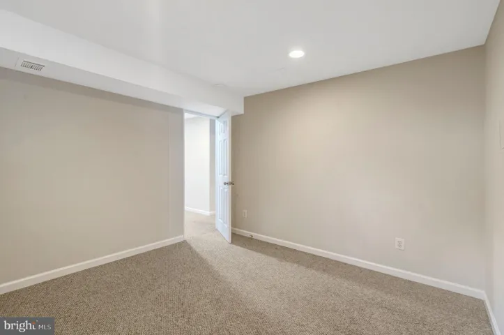 8304 Lindside Way, Springfield, VA 22153