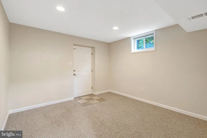 8304 Lindside Way, Springfield, VA 22153