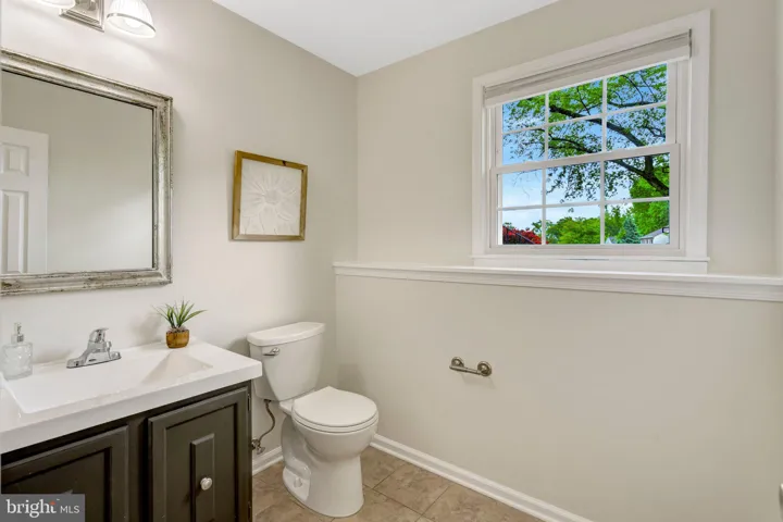 8304 Lindside Way, Springfield, VA 22153