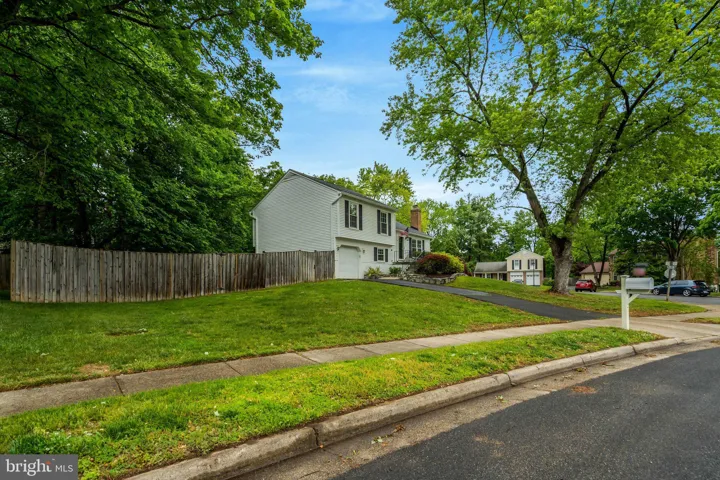 8304 Lindside Way, Springfield, VA 22153