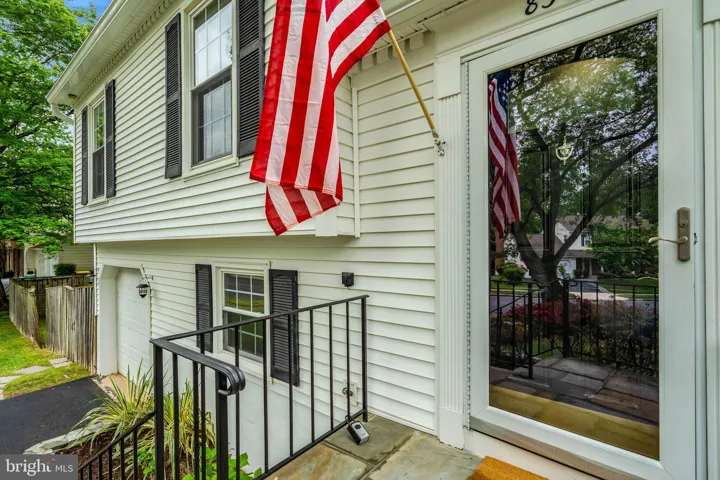 8304 Lindside Way, Springfield, VA 22153