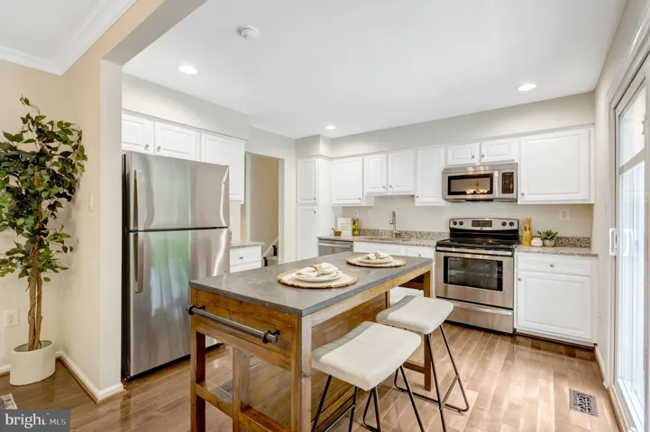 8304 Lindside Way, Springfield, VA 22153