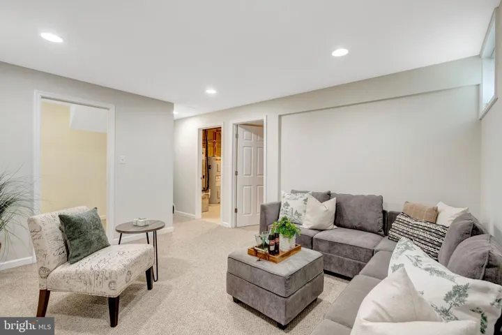 8304 Lindside Way, Springfield, VA 22153