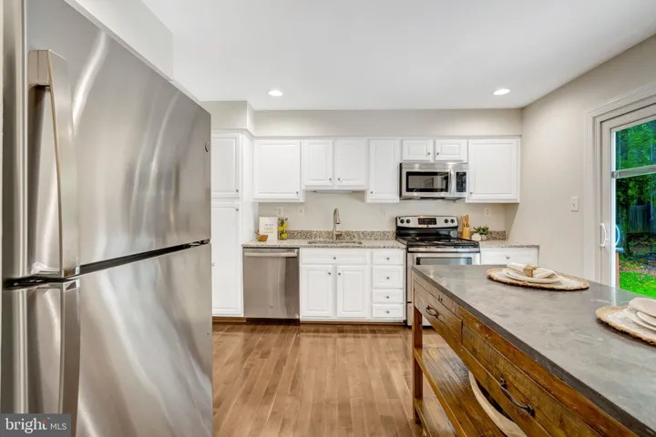 8304 Lindside Way, Springfield, VA 22153