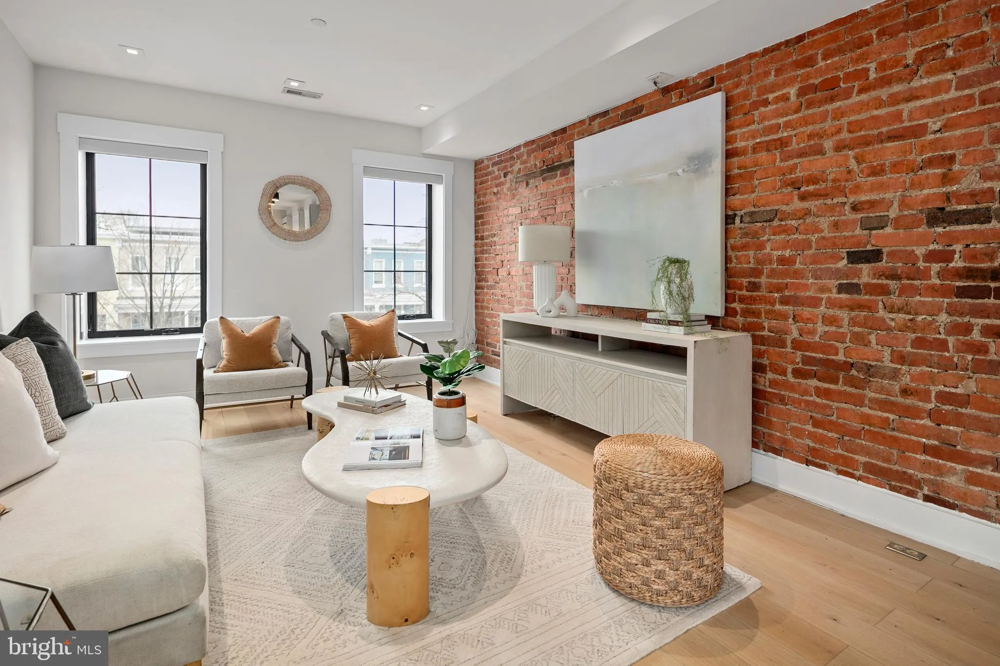 330 16TH STREET, Washington, DC 20003