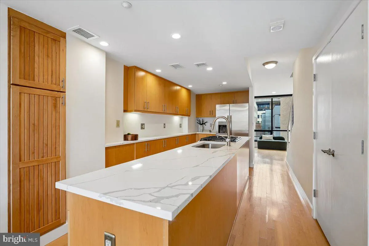 912 F STREET, Washington, DC 20004