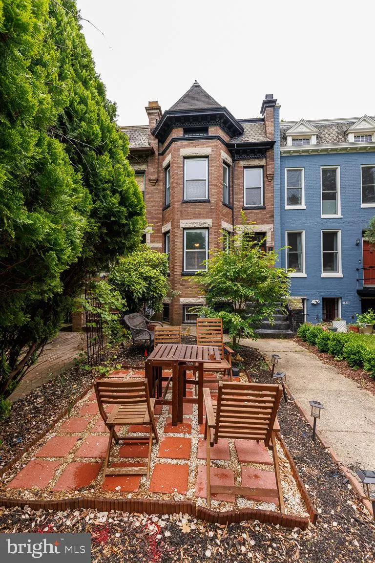 1437 EAST CAPITOL STREET, Washington, DC 20003