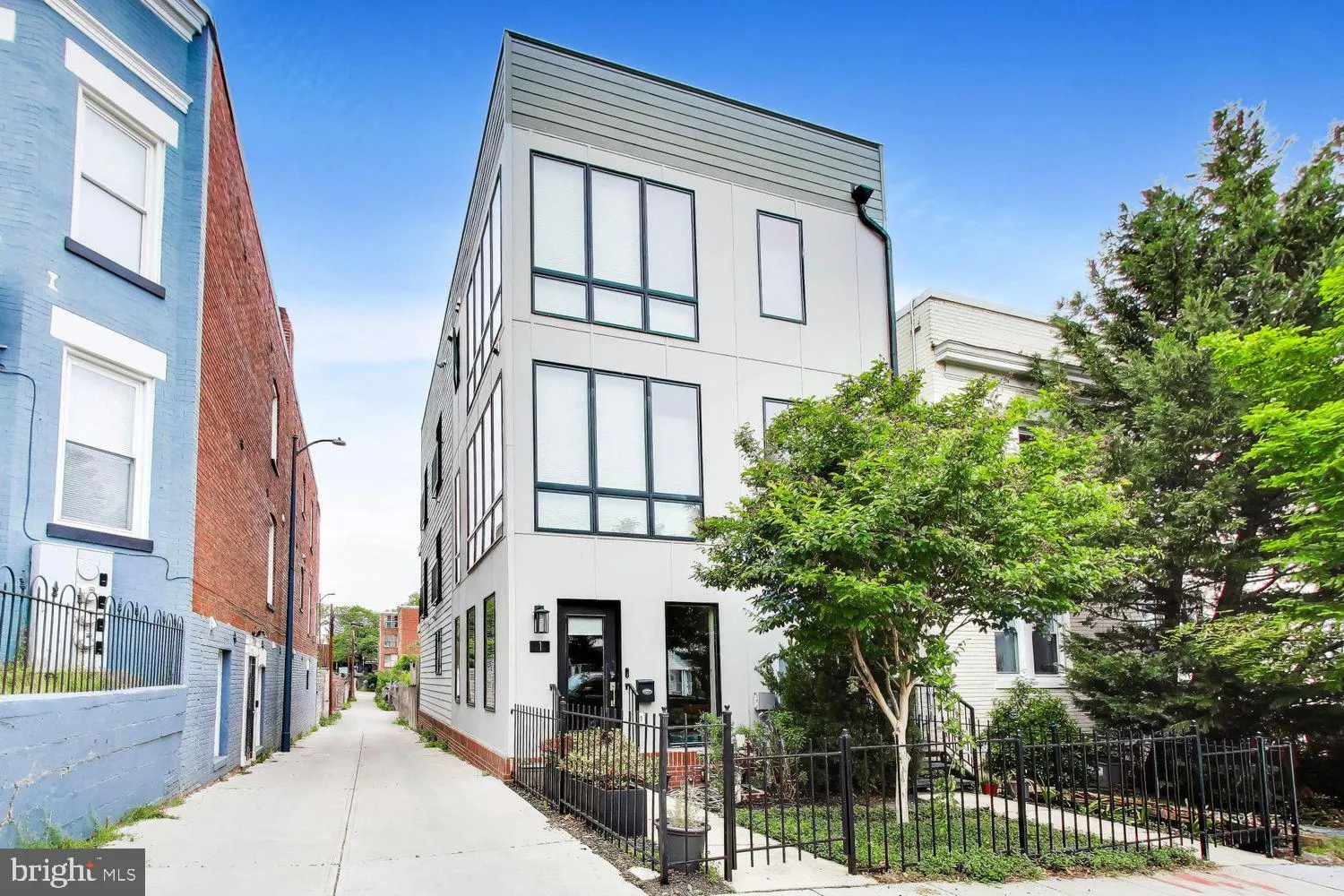 310 V STREET, Washington, DC 20002