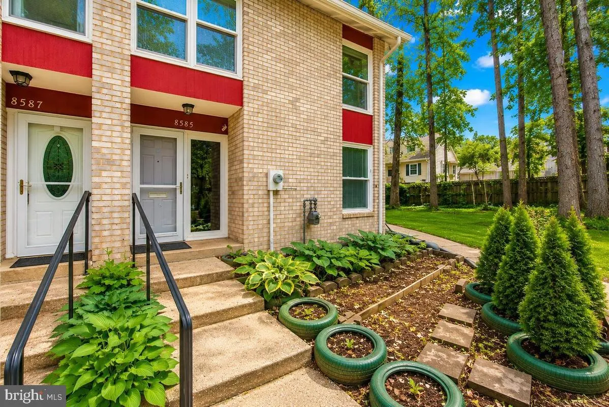 8585 SEASONS WAY, Lanham, MD 20706