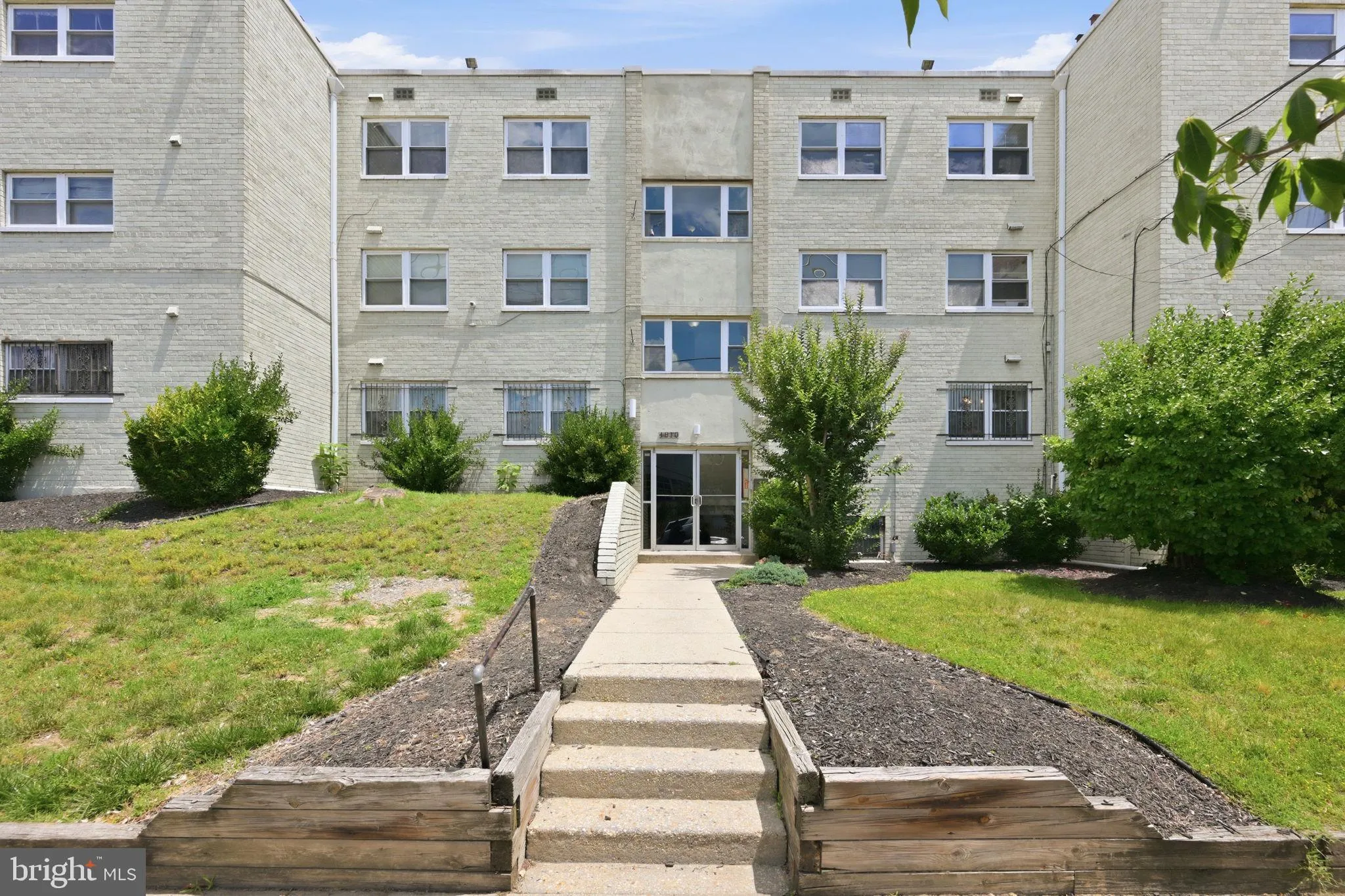 4810 QUARLES STREET, Washington, DC 20019