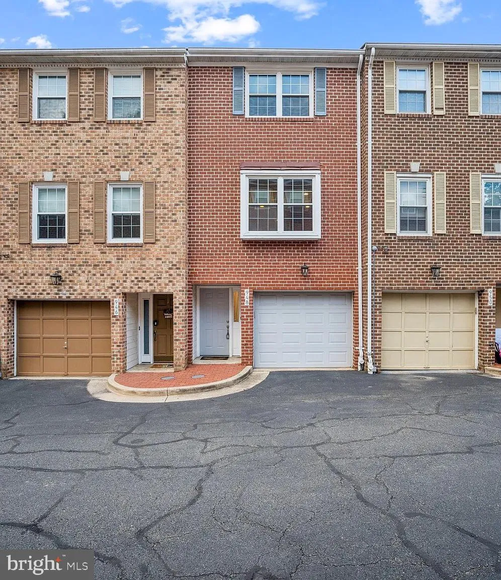 948 ROLFE STREET, Arlington, VA 22204