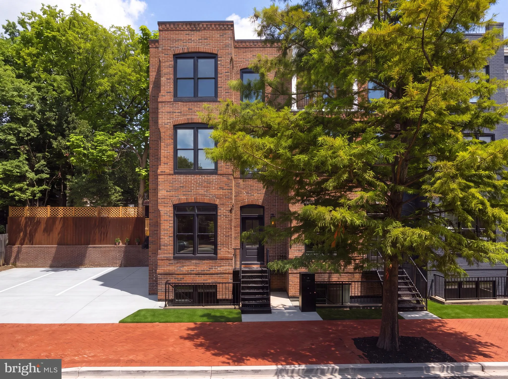 1241 4TH STREET, Washington, DC 20001