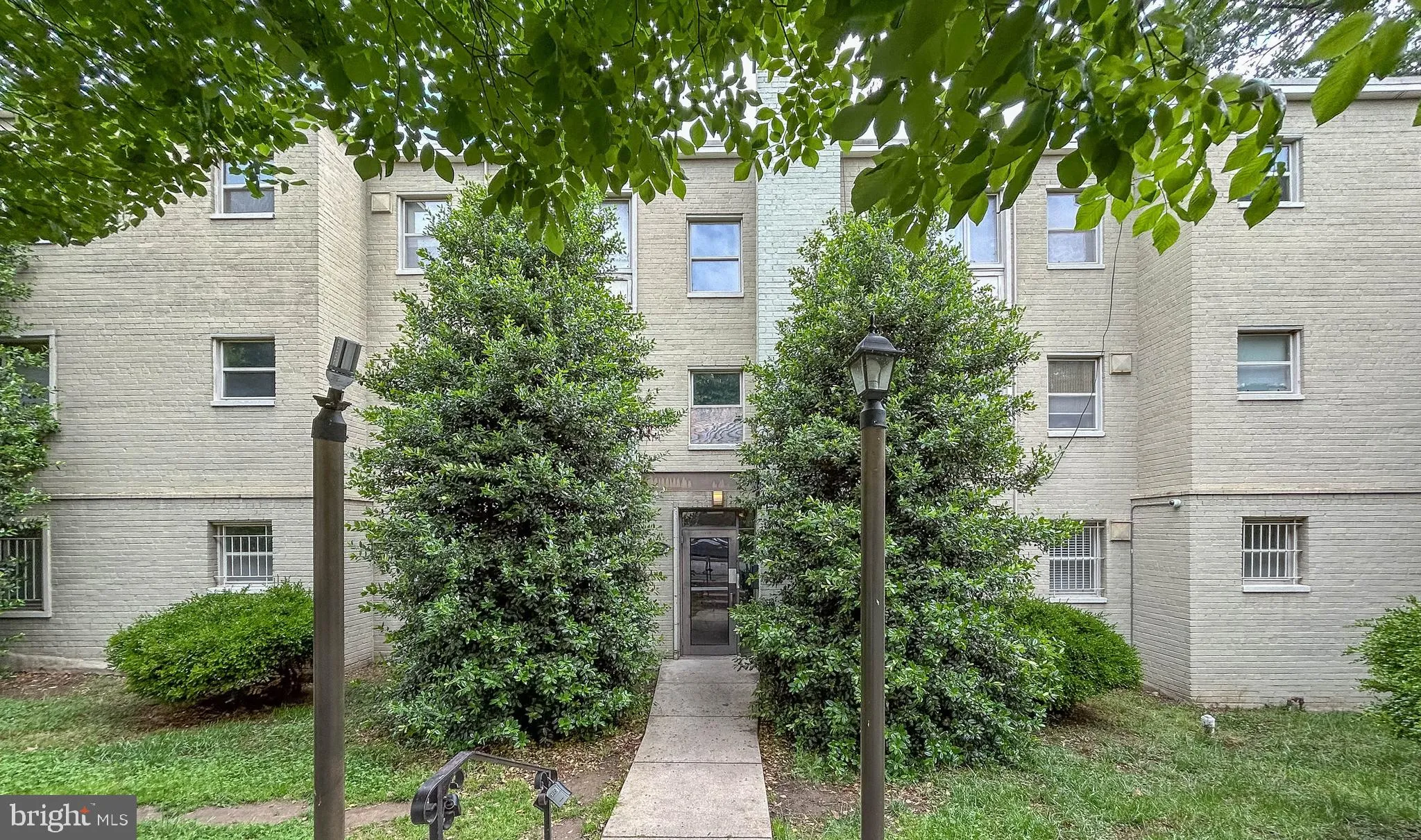 2832 HARTFORD STREET, Washington, DC 20020
