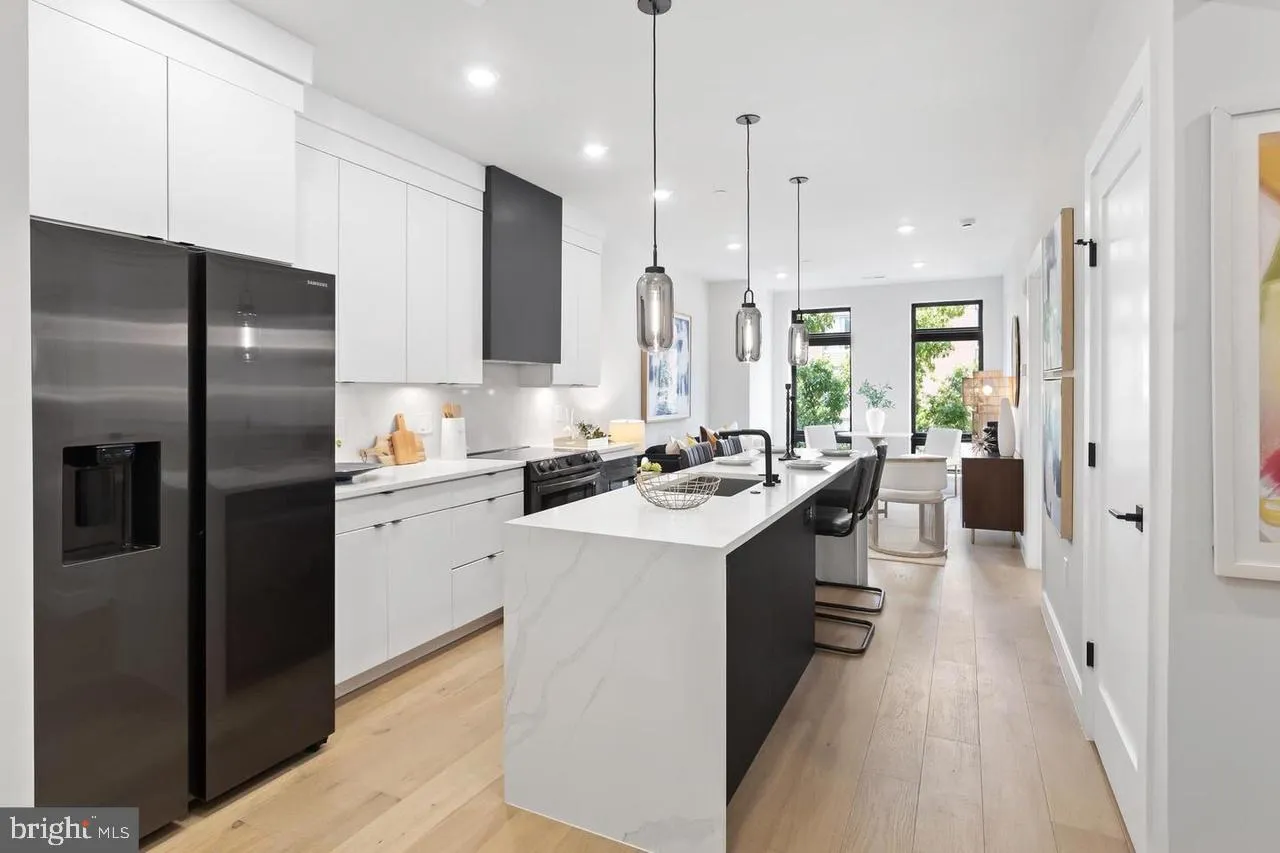 1208 M STREET, Washington, DC 20005