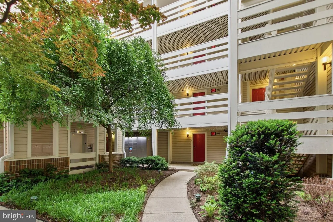 240 REYNOLDS STREET, Alexandria, VA 22304