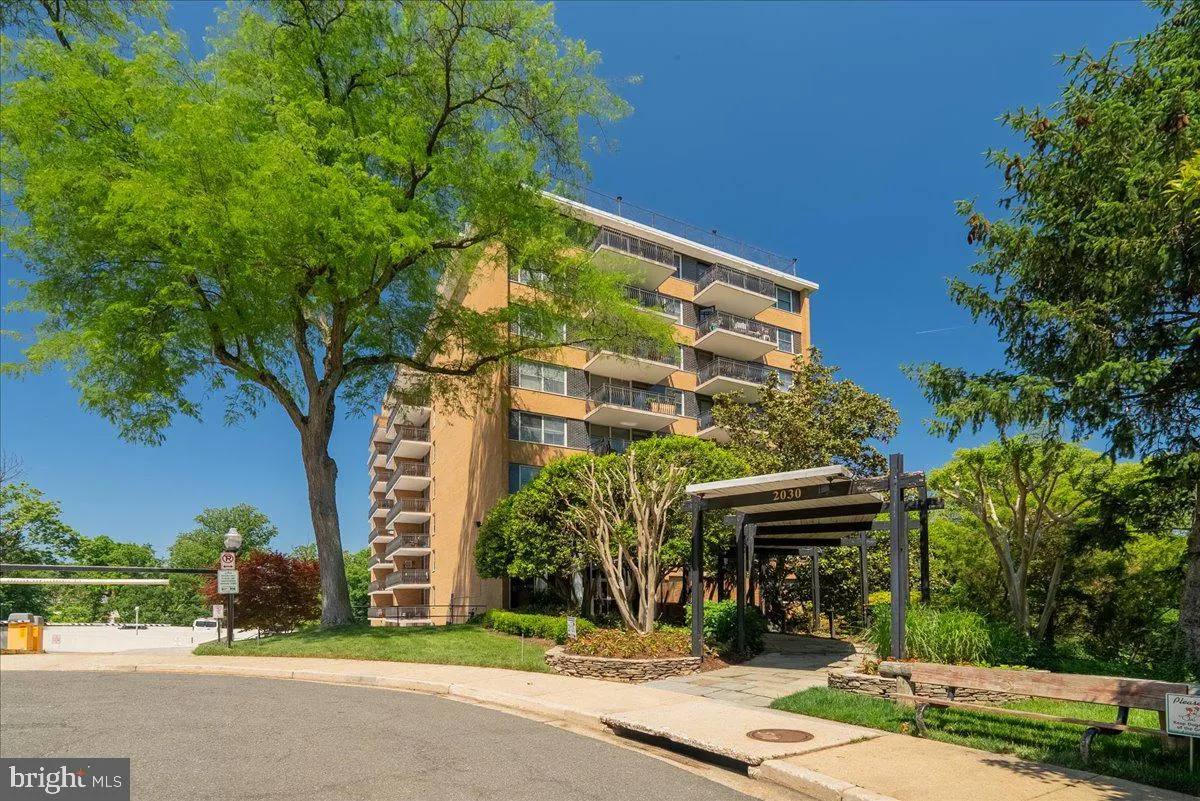 2030 ADAMS STREET, Arlington, VA 22201