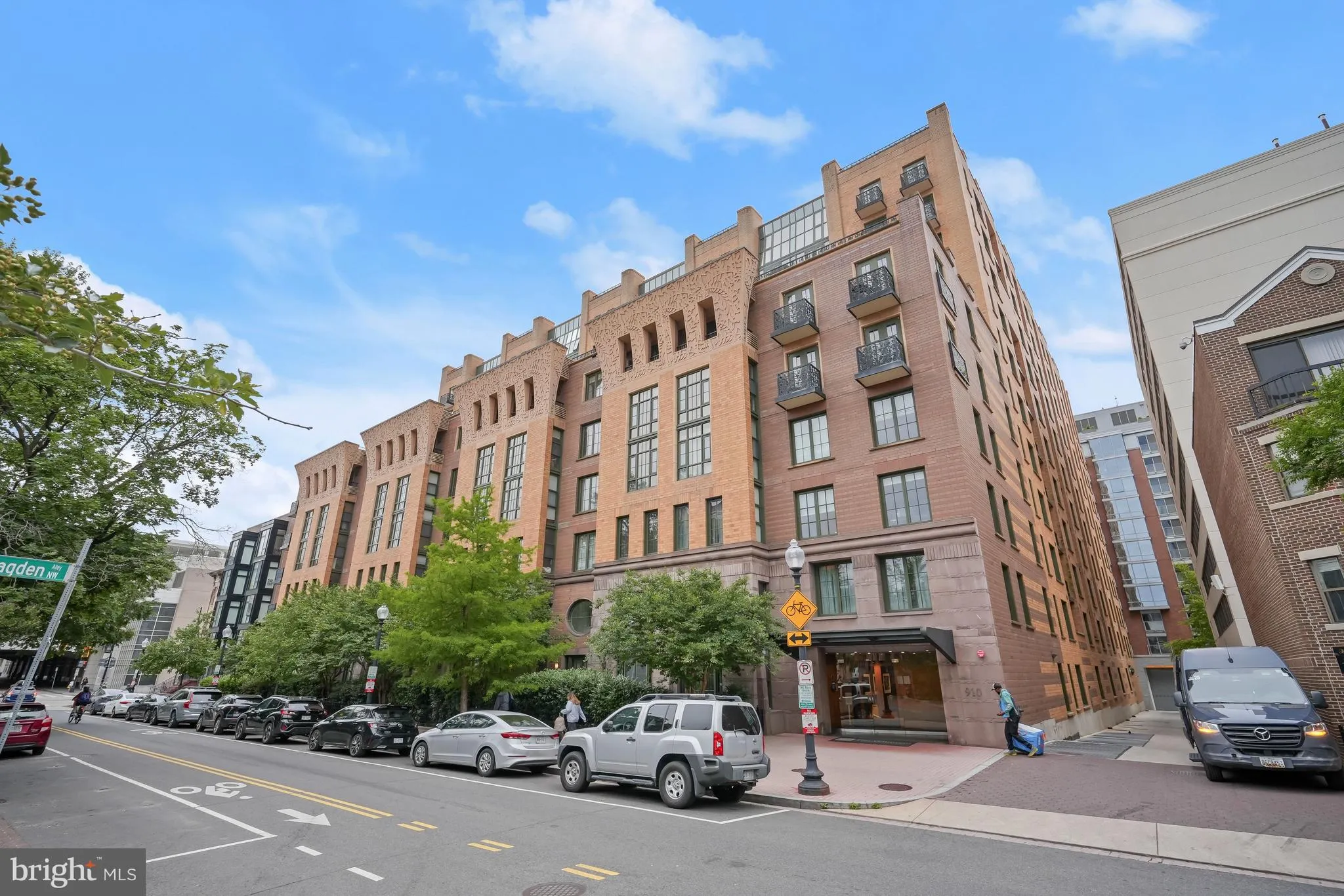 910 M STREET, Washington, DC 20001