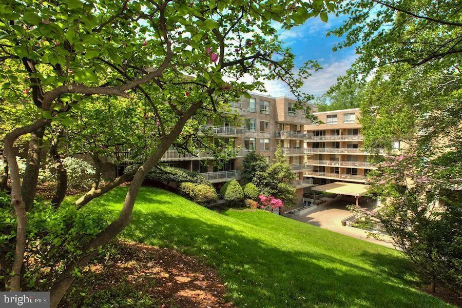 4100 CATHEDRAL AVENUE, Washington, DC 20016