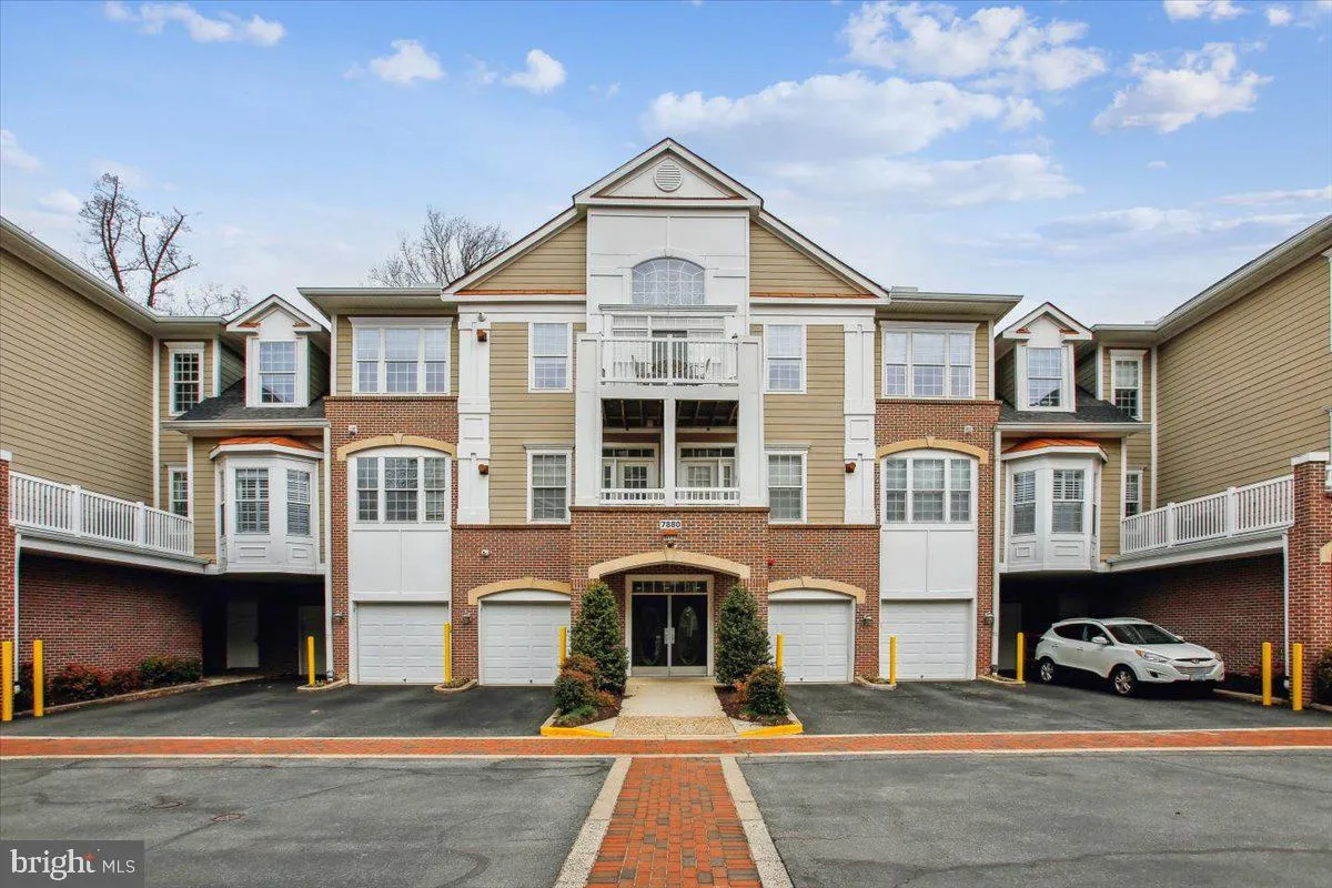 7880 ROLLING WOODS COURT, Springfield, VA 22152