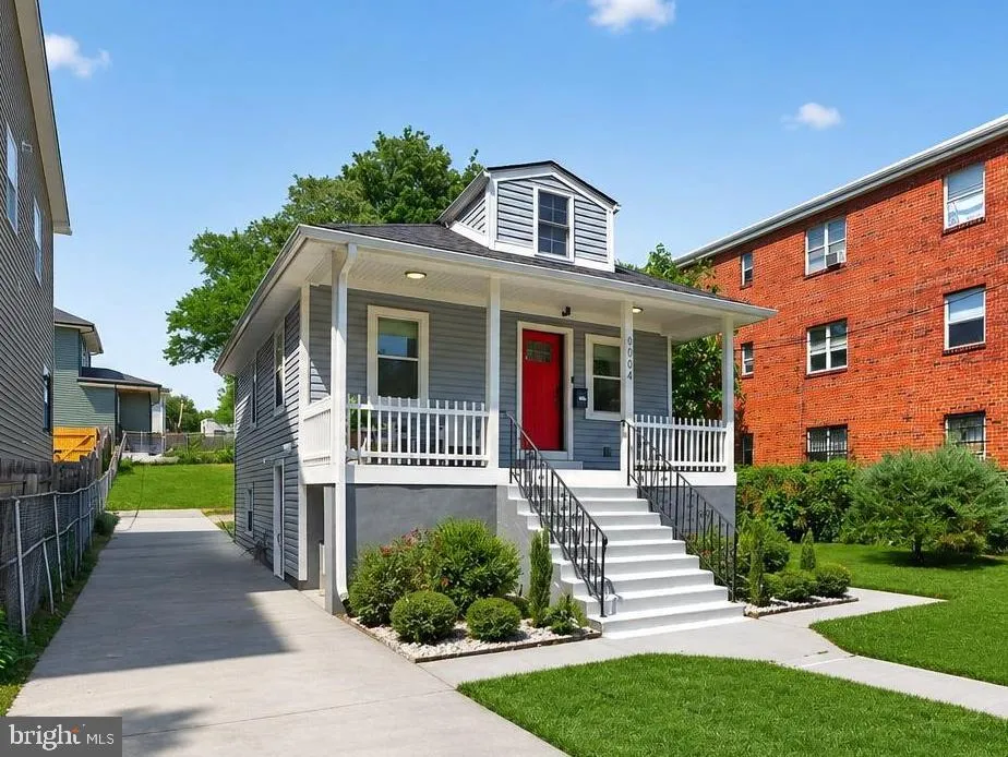 6004 CLAY STREET, Washington, DC 20019