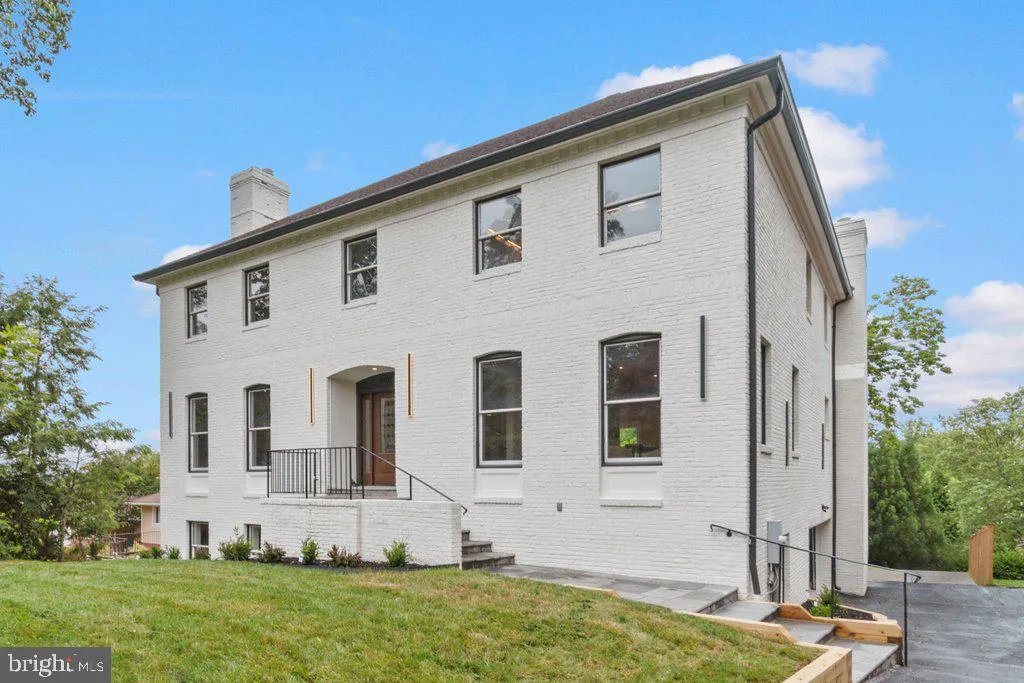 6002 ONONDAGA ROAD, Bethesda, MD 20816