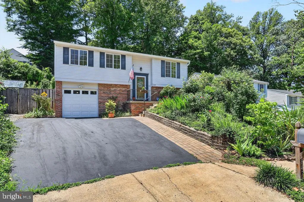 8471 GREAT LAKE LANE, Springfield, VA 22153
