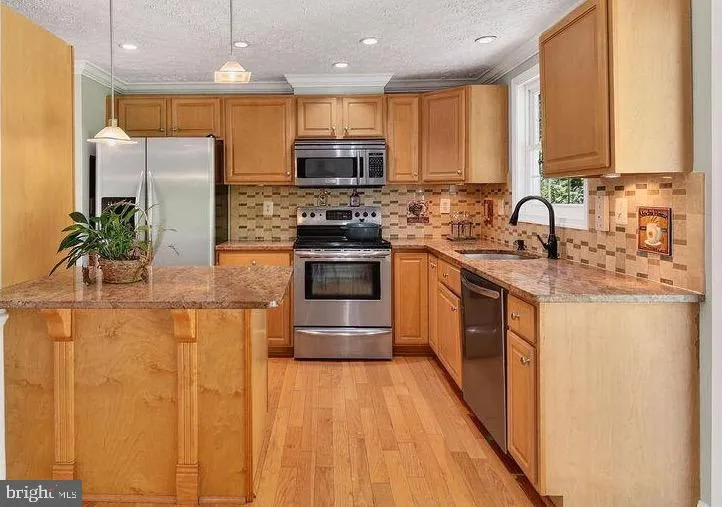 8471 GREAT LAKE LANE, Springfield, VA 22153