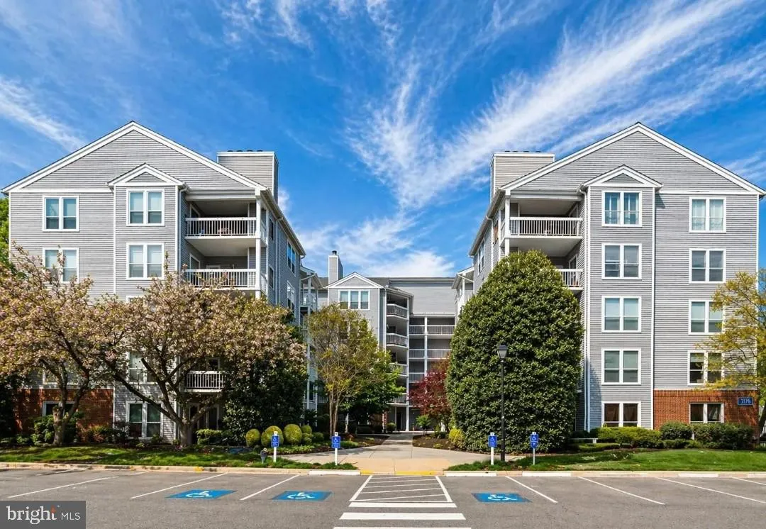 3176 SUMMIT SQUARE DRIVE, Oakton, VA 22124