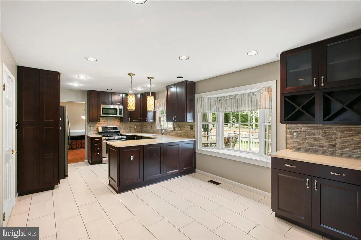 7142 RED HORSE TAVERN LANE, Springfield, VA 22153