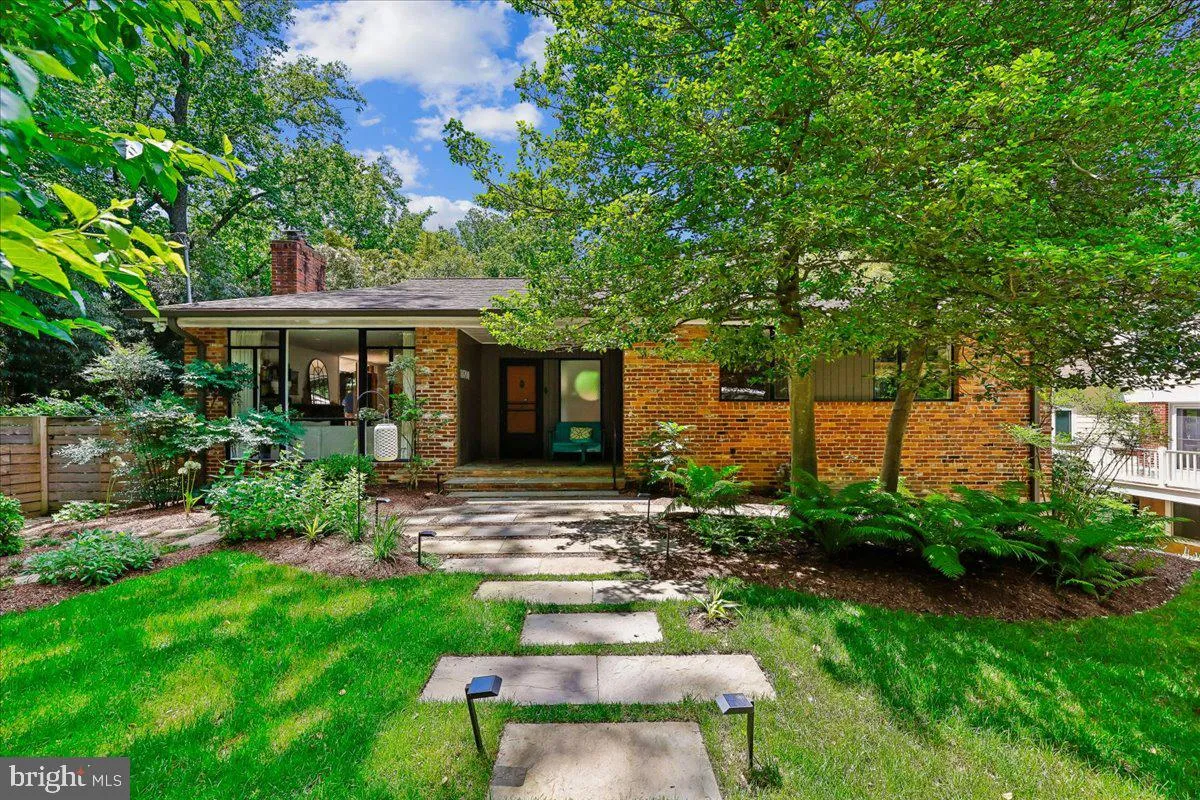 10700 KESWICK STREET, Garrett Park, MD 20896
