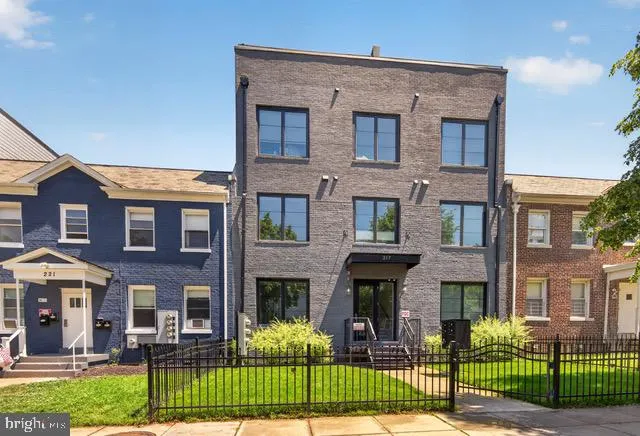 217 20TH STREET, Washington, DC 20002