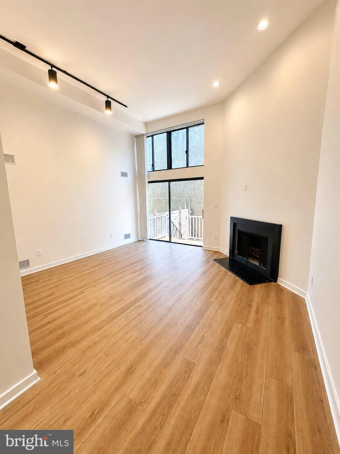 406 15TH STREET, Washington, DC 20003
