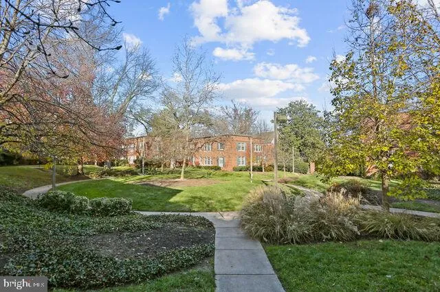 1742 RHODES STREET, Arlington, VA 22201