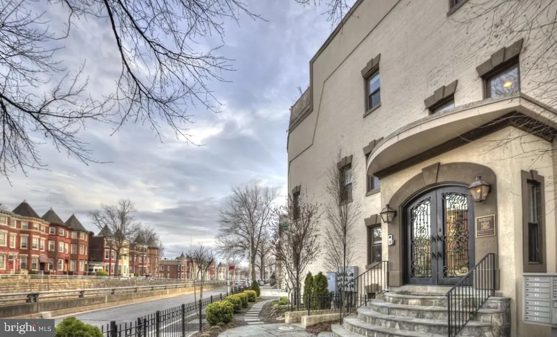 6 RHODE ISLAND AVENUE, Washington, DC 20001
