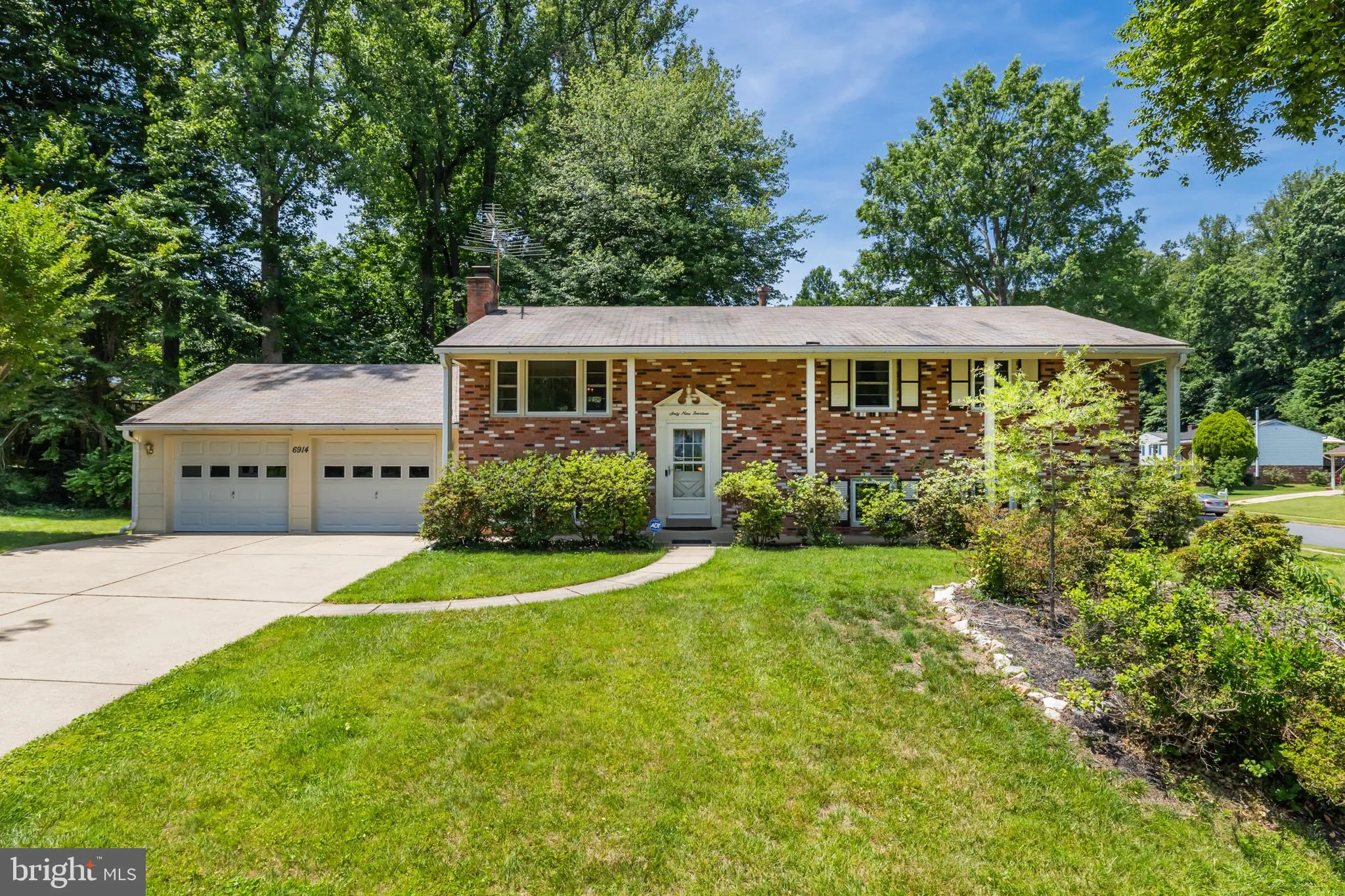 6914 HADLOW DRIVE, Springfield, VA 22152