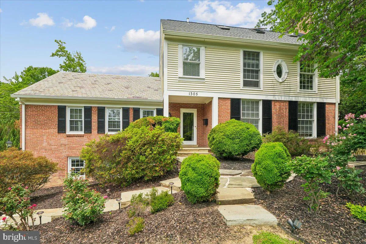 1305 KEY DRIVE, Alexandria, VA 22302
