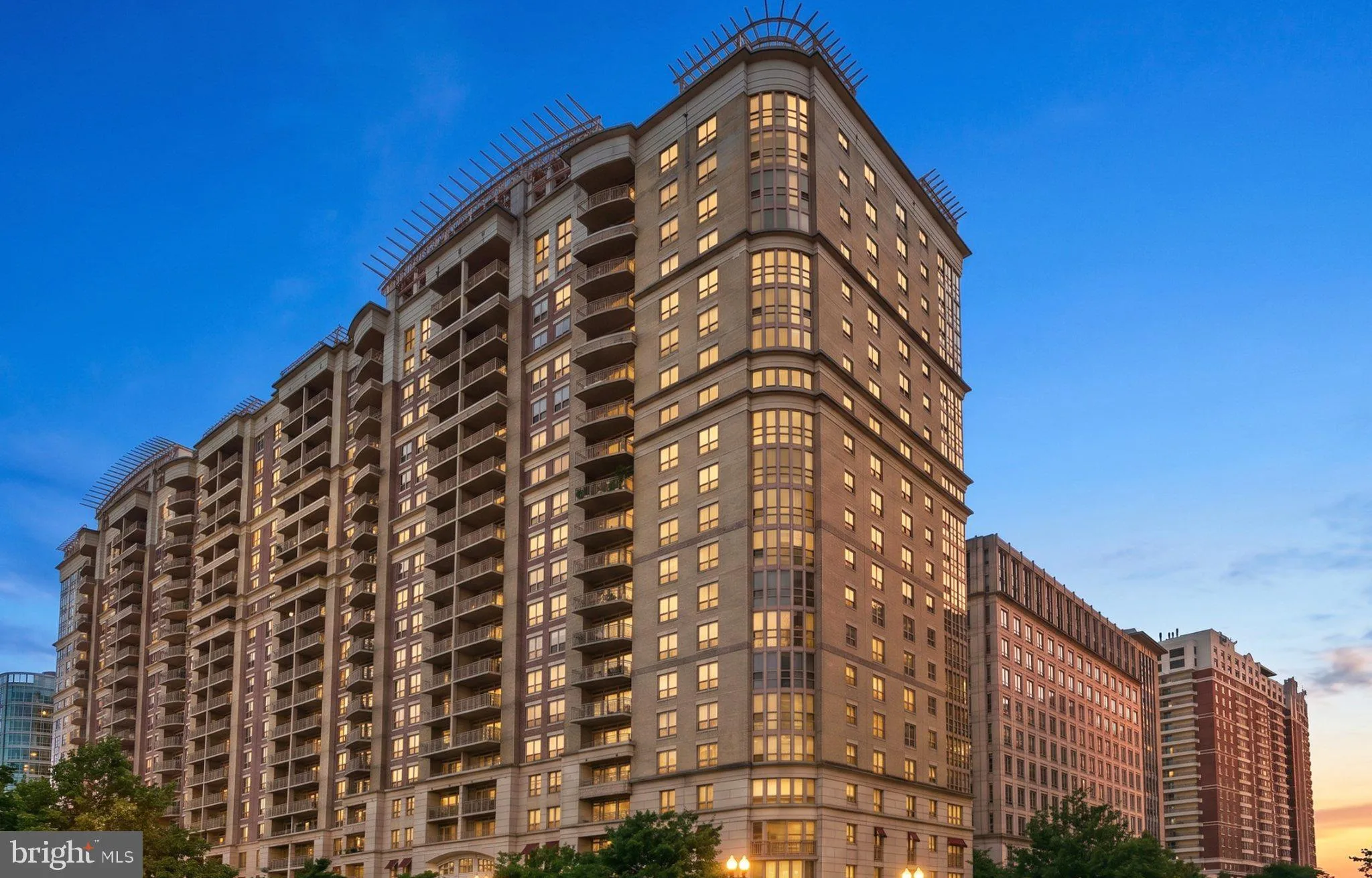 888 QUINCY STREET, Arlington, VA 22203