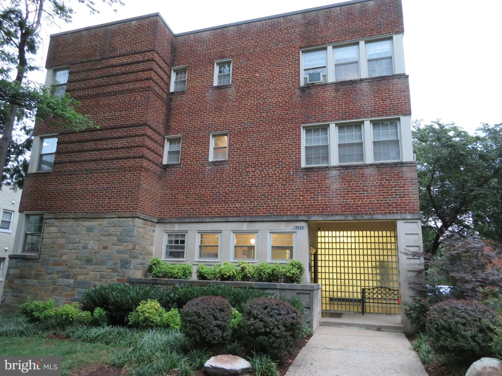 3925 DAVIS PLACE, Washington, DC 20007