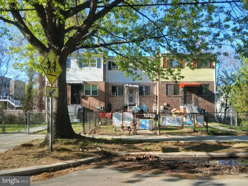 5814 CLAY STREET, Washington, DC 20019