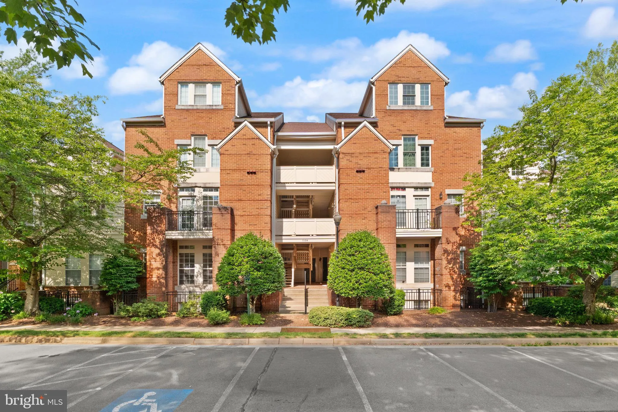 1324 GARDEN WALL CIRCLE, Reston, VA 20194