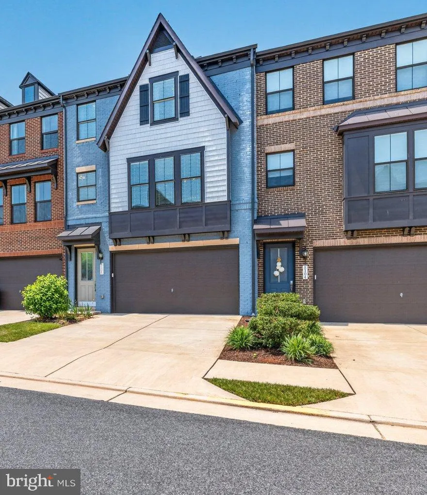 8106 ZOE PLACE, Alexandria, VA 22306