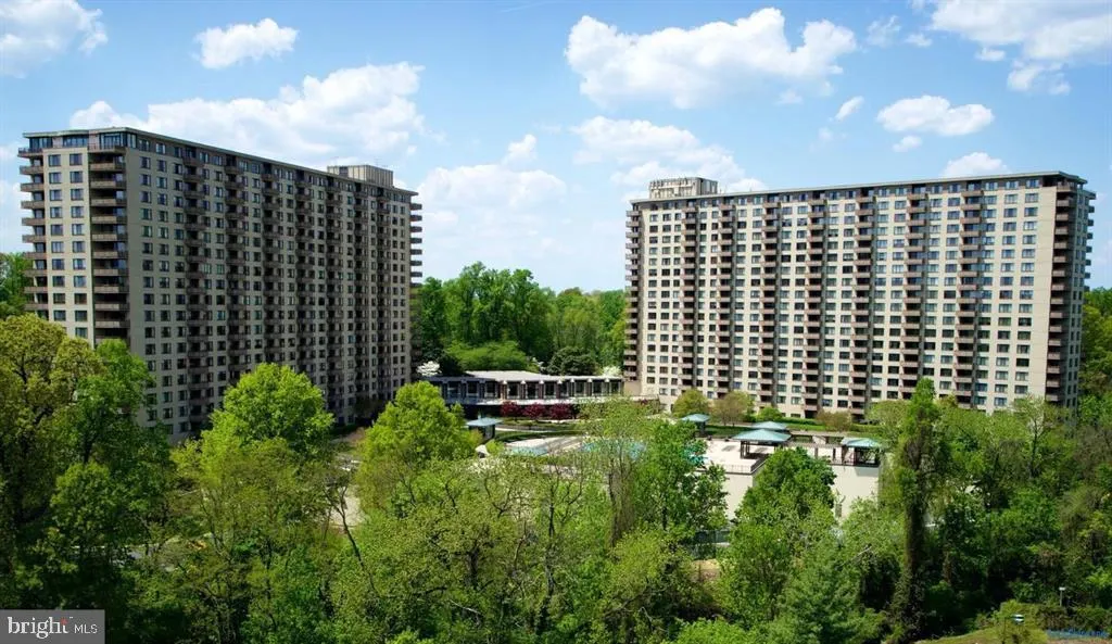 5225 POOKS HILL RD, Bethesda, MD 20814