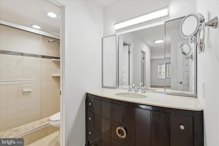 309 Yoakum Pkwy, Alexandria, Virginia 22304