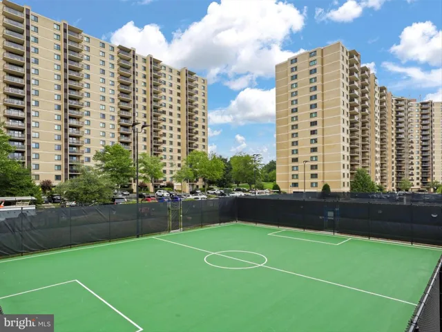 309 Yoakum Pkwy, Alexandria, Virginia 22304
